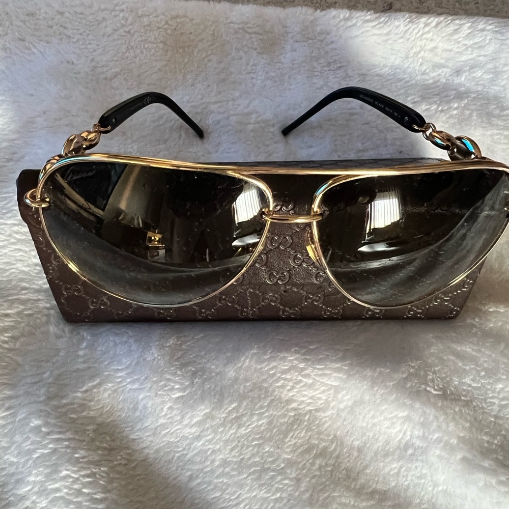 Gucci Black and Gold Marina Chain Aviator Sunglasses⌠Authentic ! - Picture 5 of 16